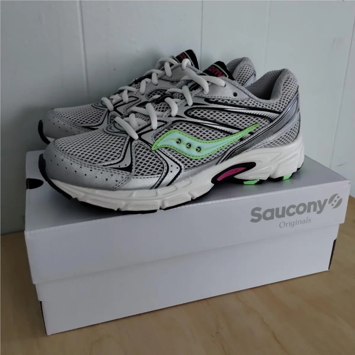 Womens Size 8.5 Saucony Ride Millennium Silver Mint Running Sneakers