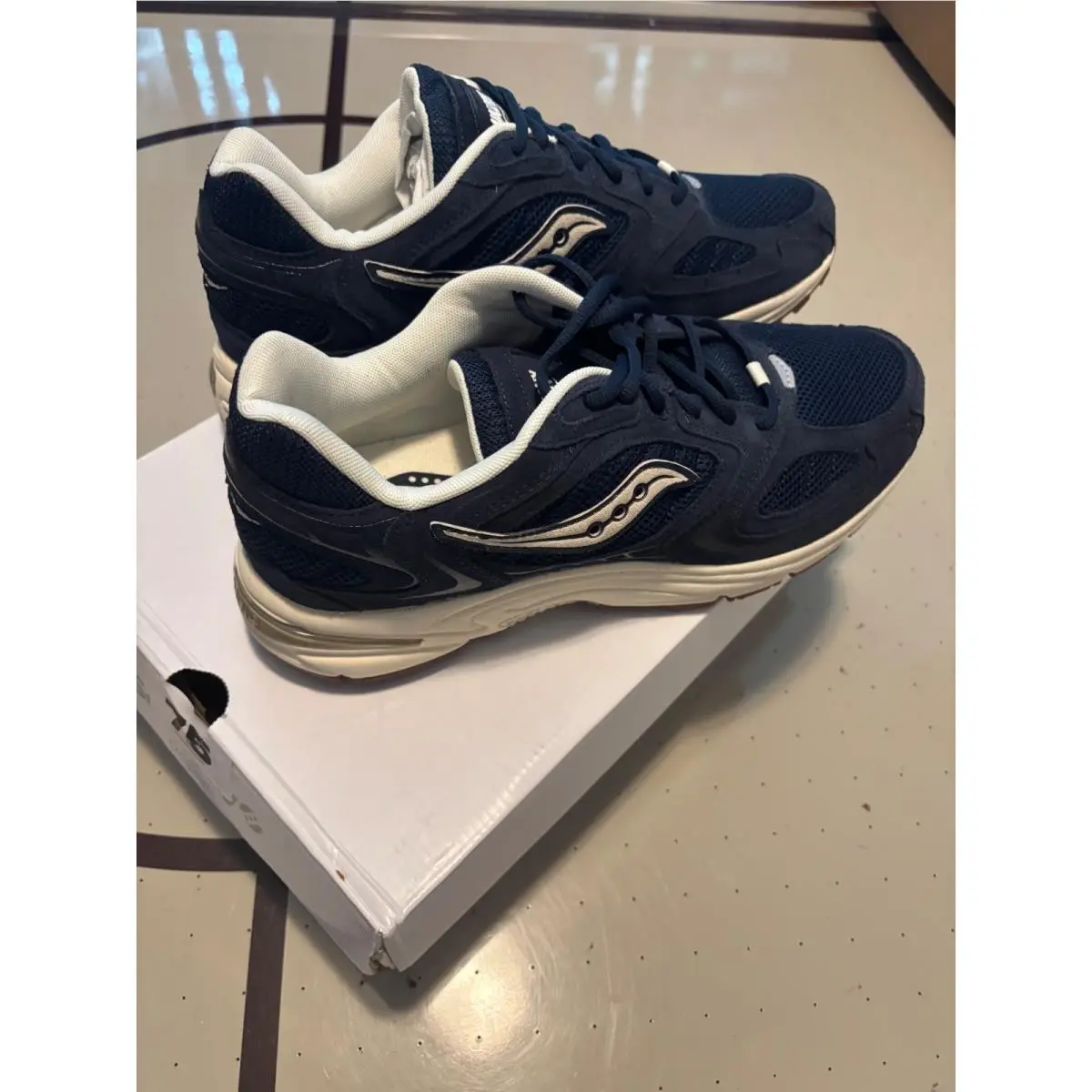 Saucony Grid Jazz 9 Mens 11 Womens 12.5 Navy Off White Sneakers S70898-2