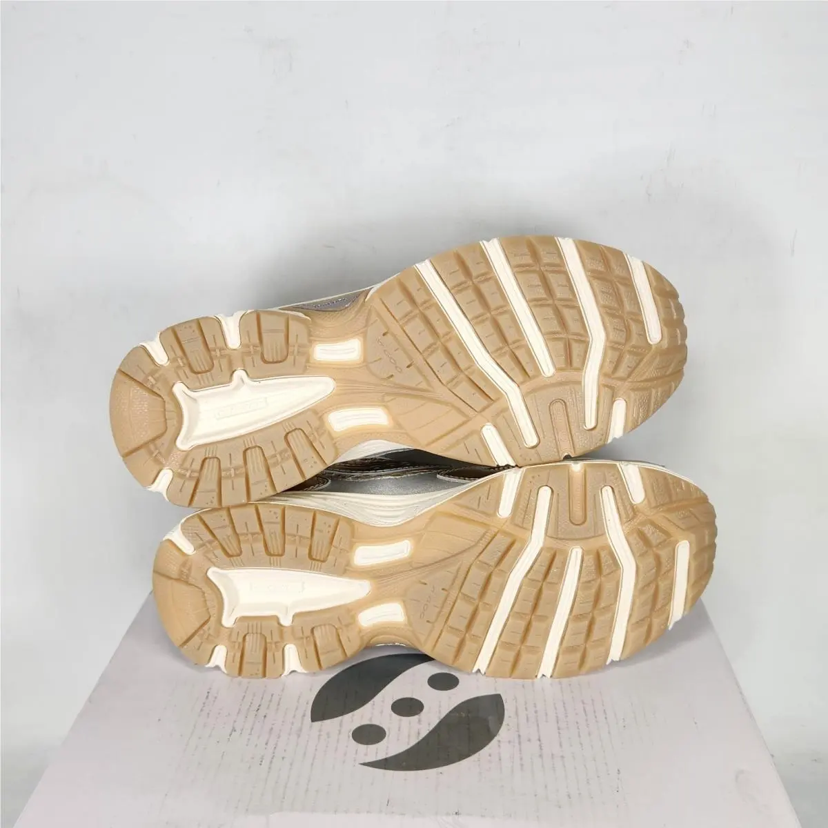 Saucony shoes - Gold 4