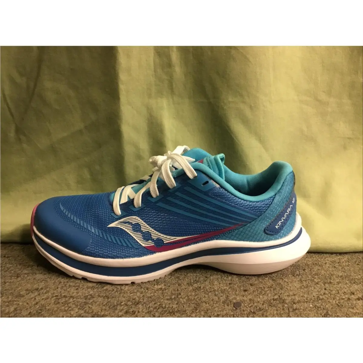 Girls Saucony SK165077 Blue/pink Kinvara 12 Sneakers Size 6.5 Medium