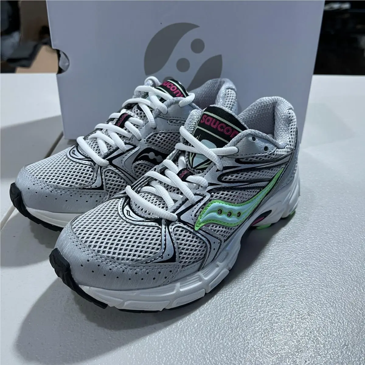 Saucony Ride Millennium Womens 6 Running Shoe Mist Mantis s60812-68