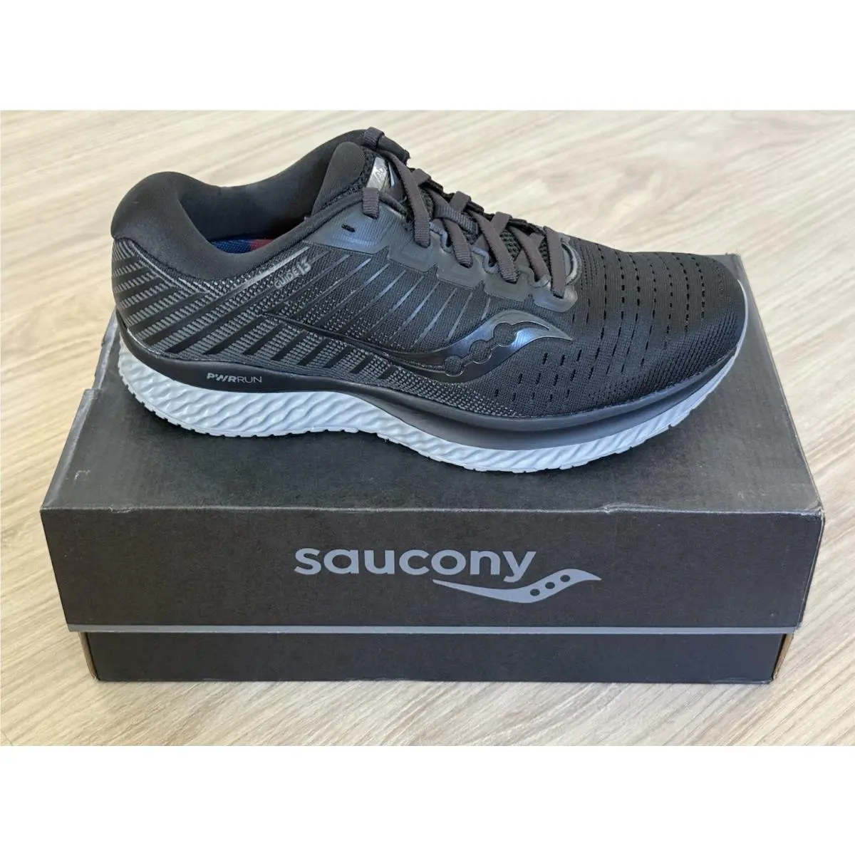 Saucony Guide 13 Women 9.5 Wide S10549-35 Blackout