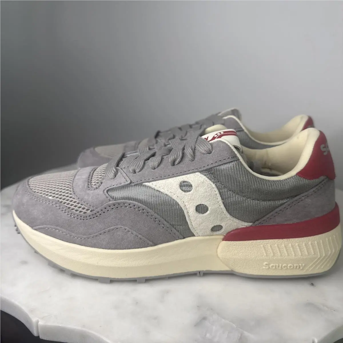 Saucony Size 7 Women’s or 5.5 Men’s Grey / Salsa Shoes Jazz