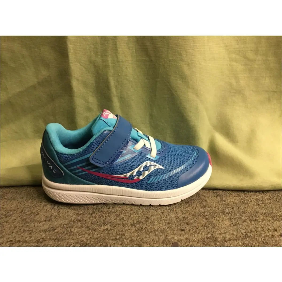 Little Girls Saucony SL165053 Blue/pink Kinvara 12 JR Sneakers Size 6.5 W