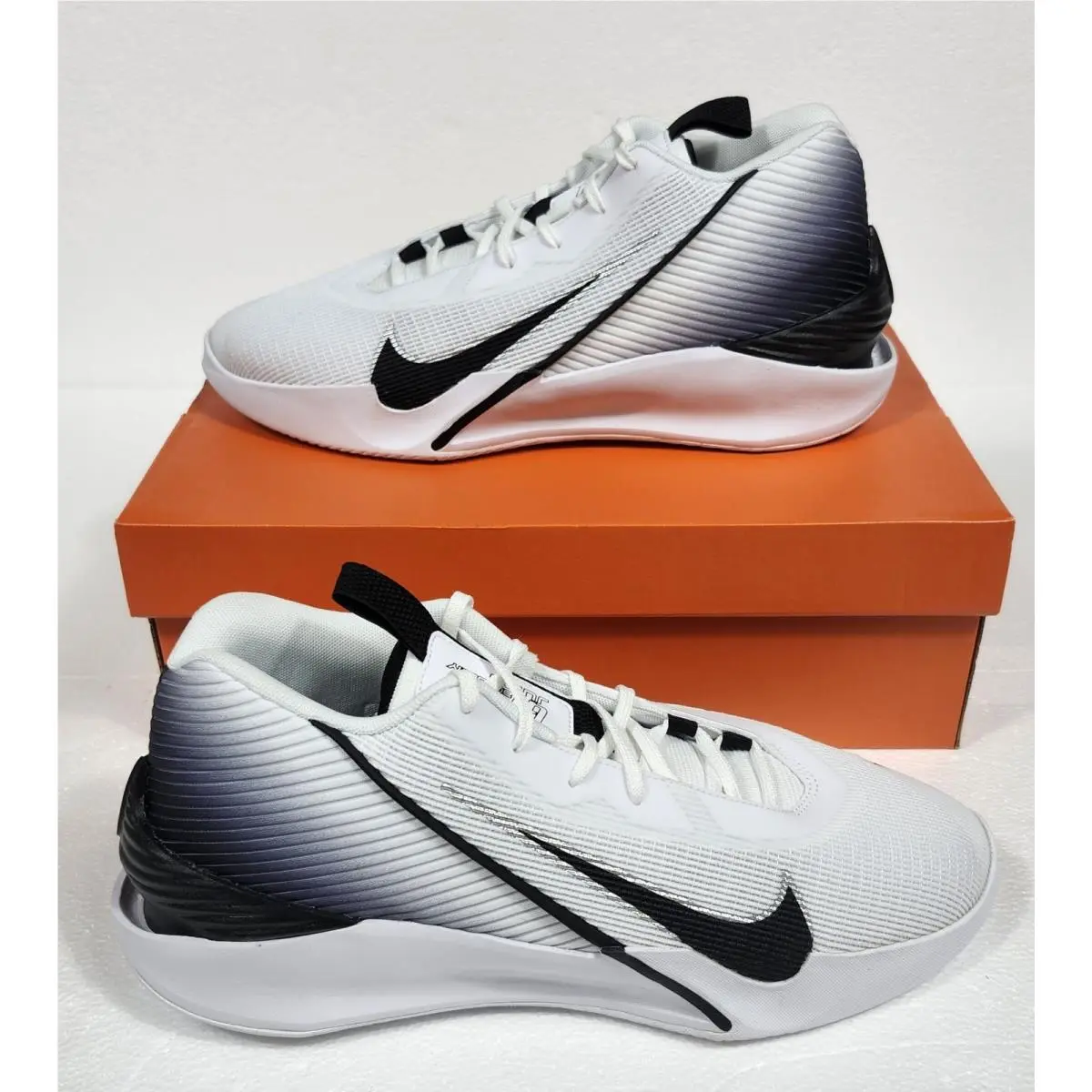 Men`s Basketball Shoes Size 11 Nike GT Jump Academy White Black Sneakers FV5524