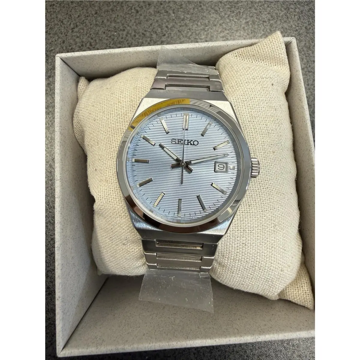 Seiko Classic Light Bluepressed Dial Sapphire Crystal Steel Quartz Watch SUR557