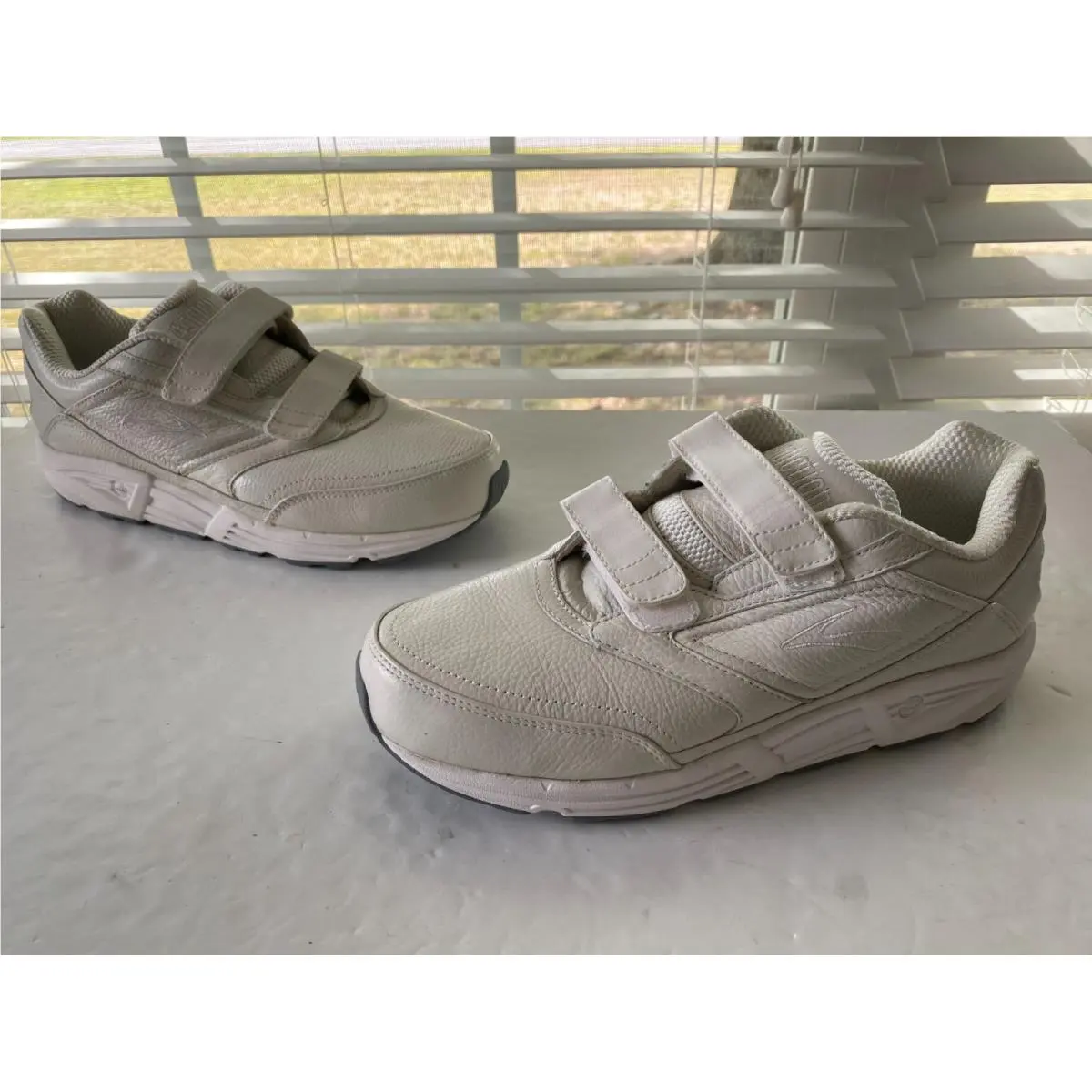 Brooks shoes - White 7