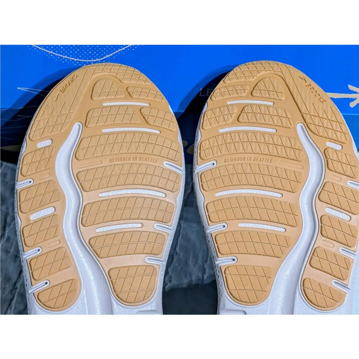 Brooks shoes - Brooks Ghost Max 2 - Ghost Max - 1104311D324 - Green 8