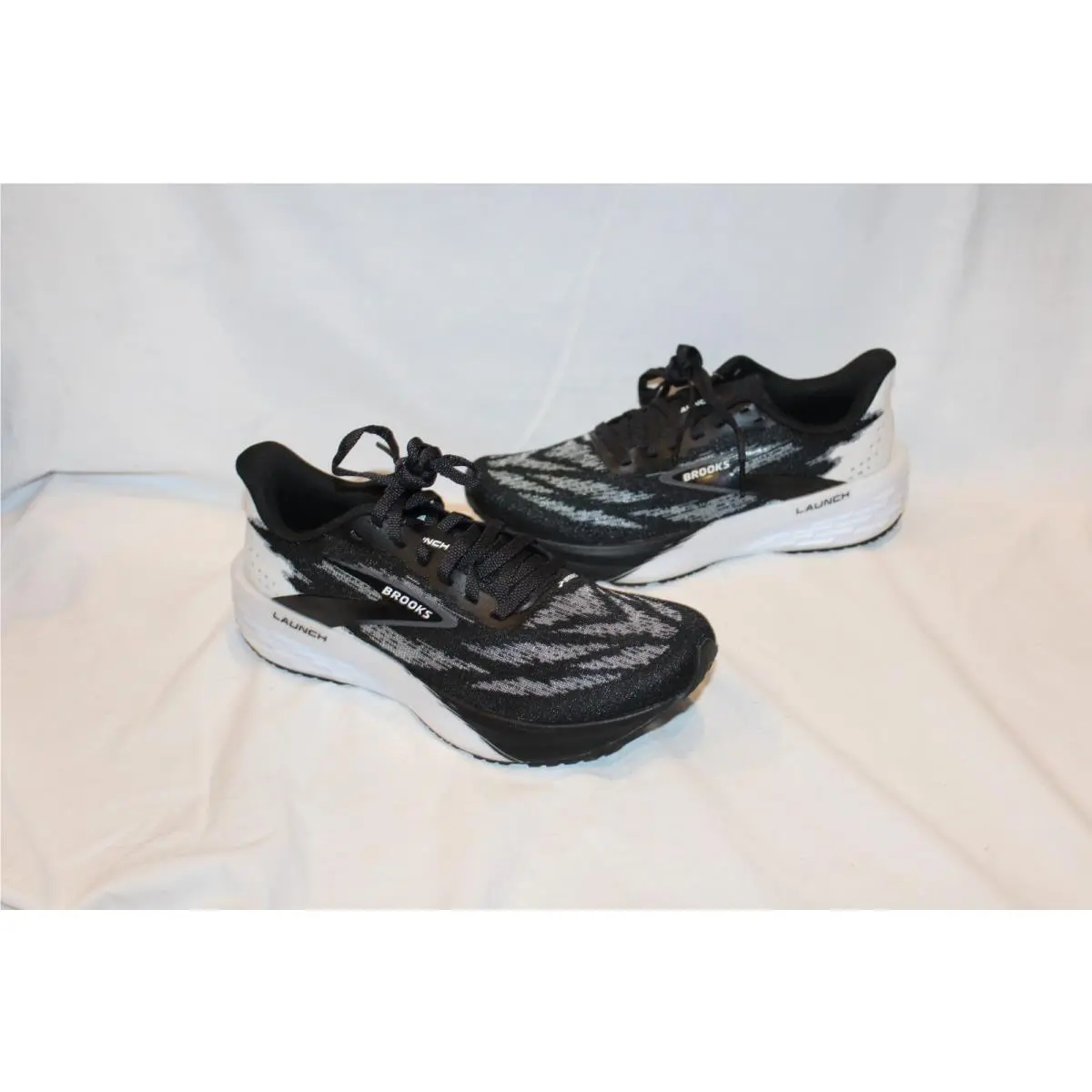 Brooks shoes - Black 1