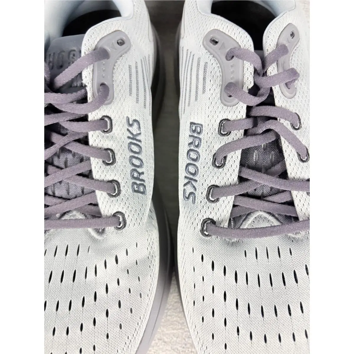 Brooks shoes - Brooks Ghost Max 3 - Ghost Max - Gray 1