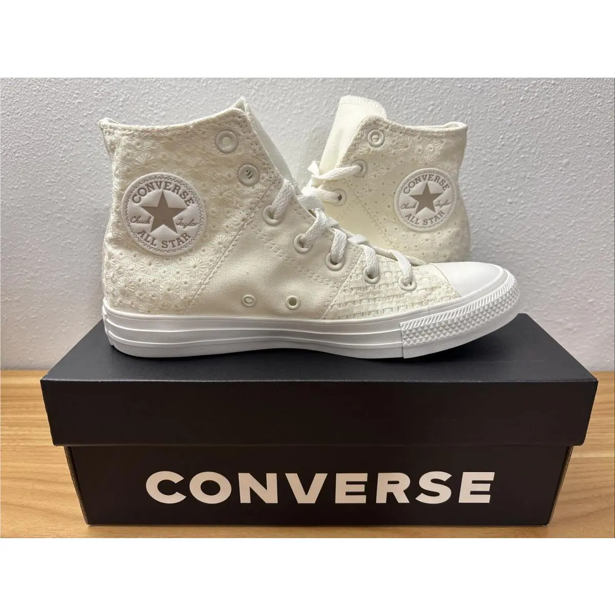 Women`s 8 Converse Chuck Taylor All Star High `monochrome` Flowers Cream Egret
