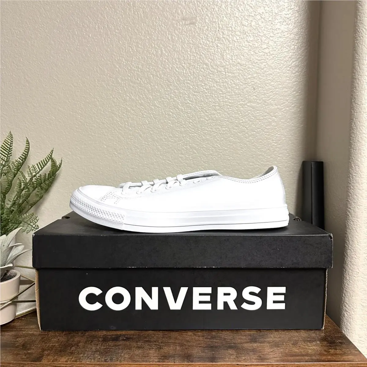 M 10 - W 12 Converse Chuck Taylor All Star Low Ox White Leather Unisex 136823C