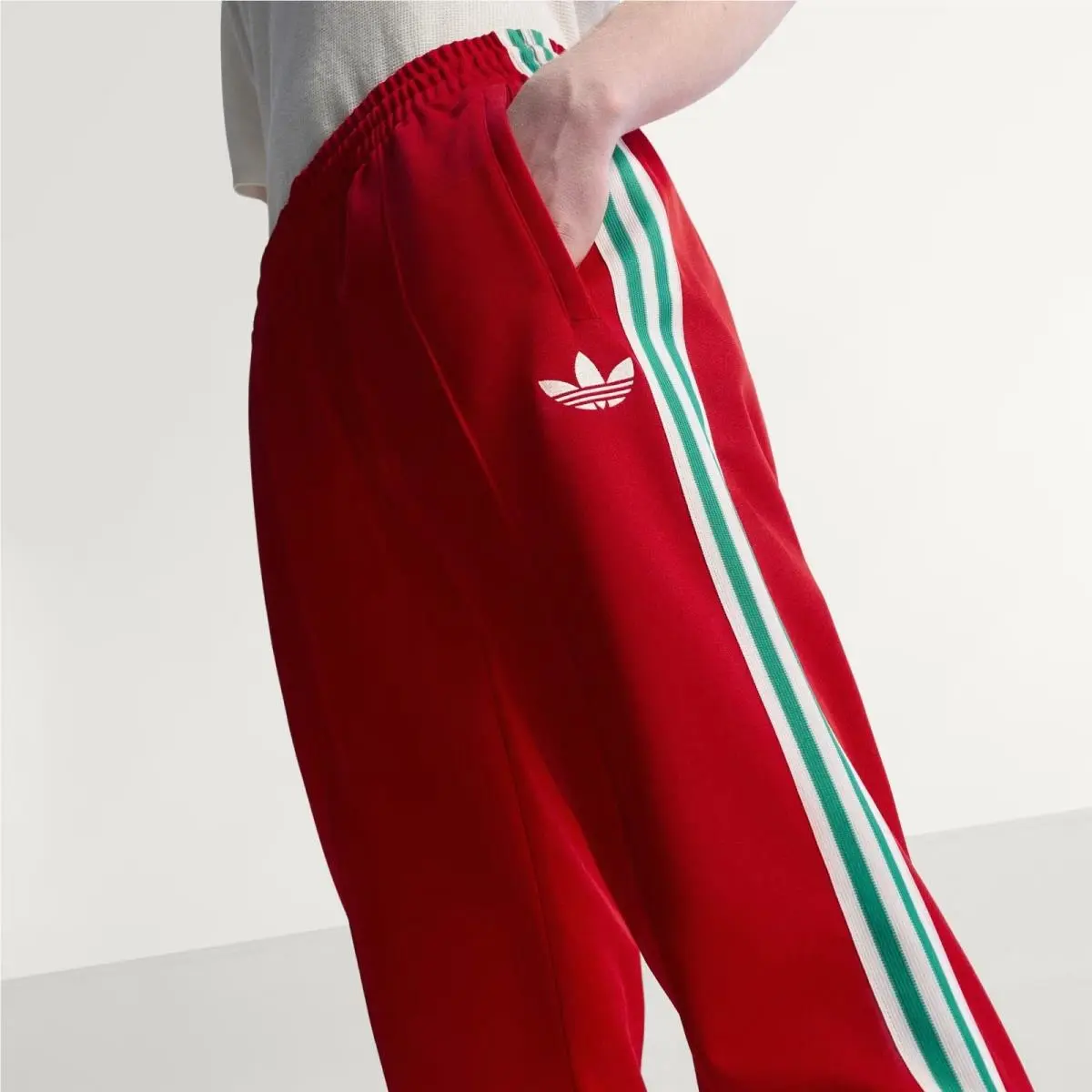 Adidas clothing - VIVRED 13