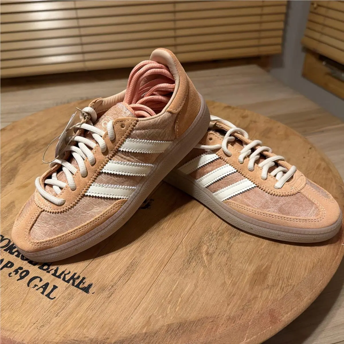 Adidas Handball Spezial JR3661 Men’s 4 Womens 5 5.5 Peachy Cream Sneakers