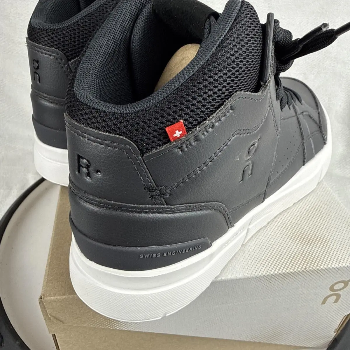 On-Running shoes - On THE ROGER - THE ROGER - 98-98501 - Black 1