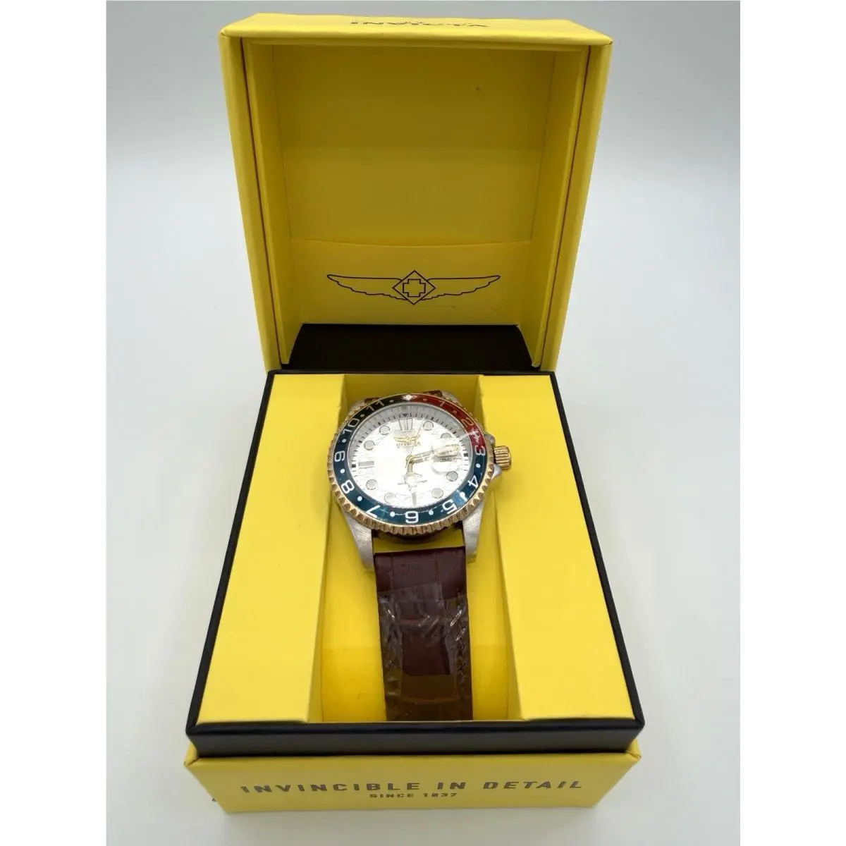 Invicta Pro Diver 40mm Men’s Watch Red/blue Bezel Leather Band 40010