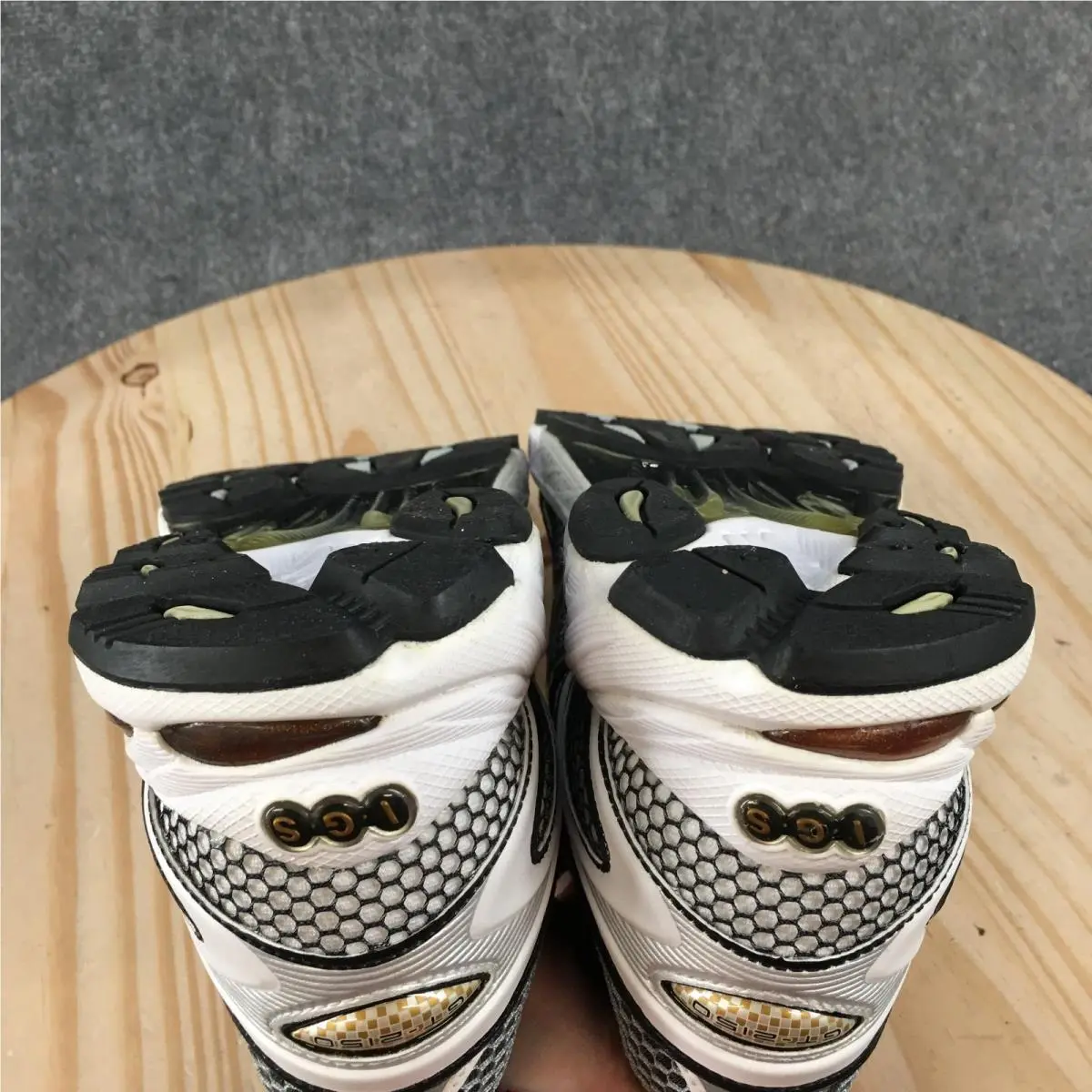Asics shoes - White 9