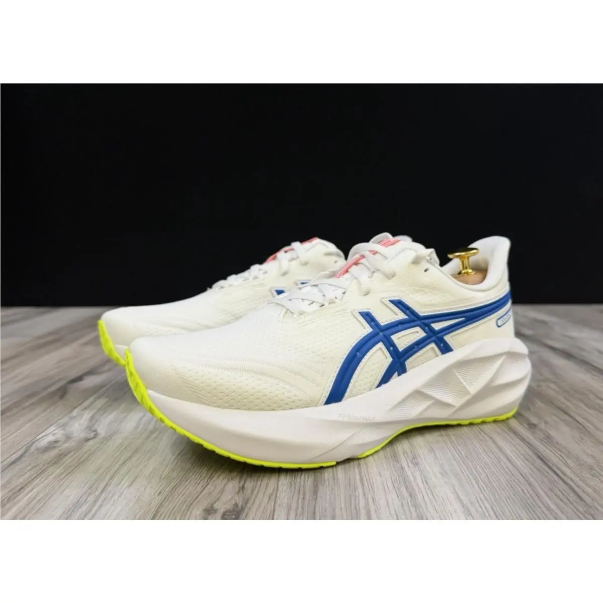 Asics Novablast 5 Atc White Tuna Blue 1012B909-100 Womens Size 9