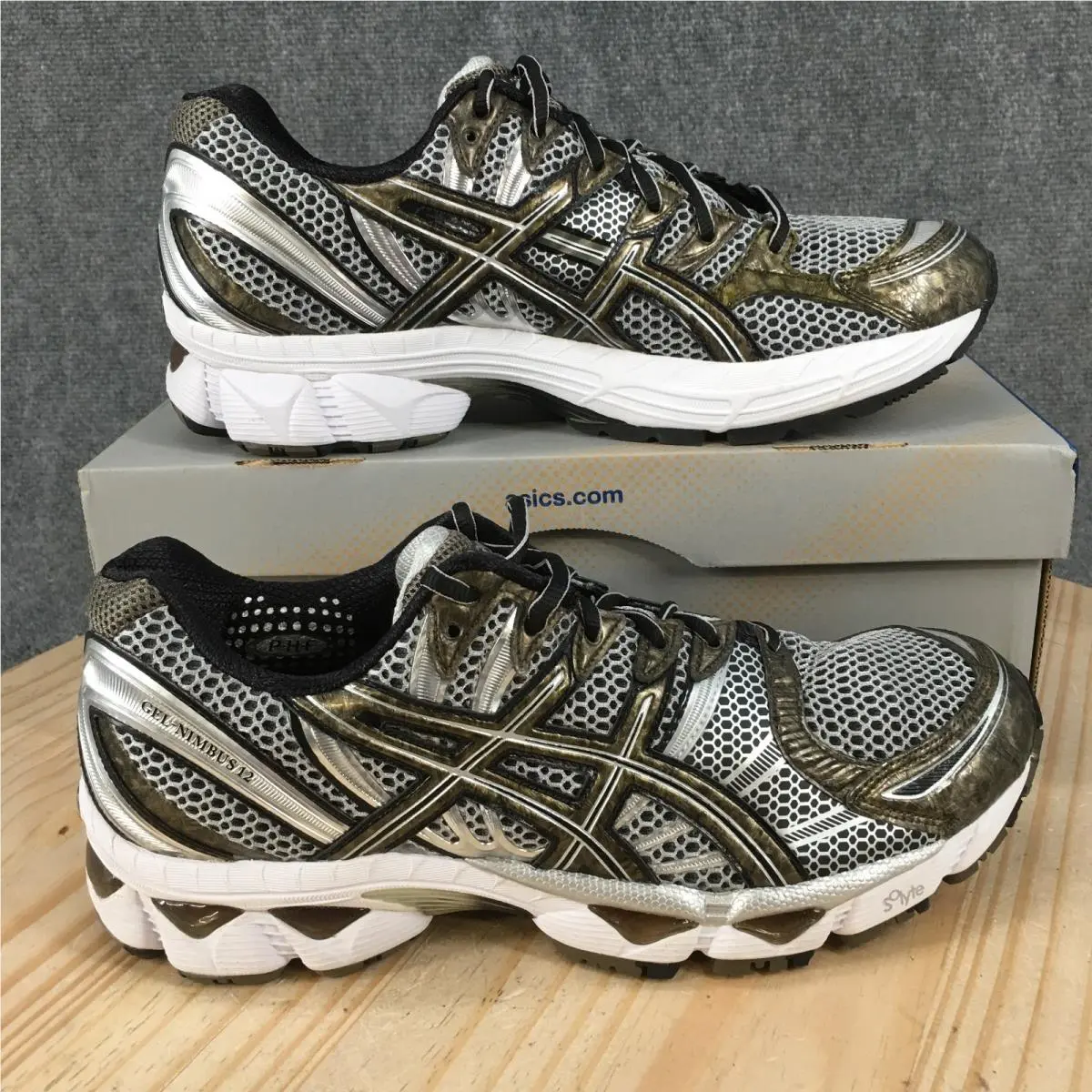 Asics Gel Nimbus 12 Shoes Mens US10 Running Sneakers T045N White Black Gold