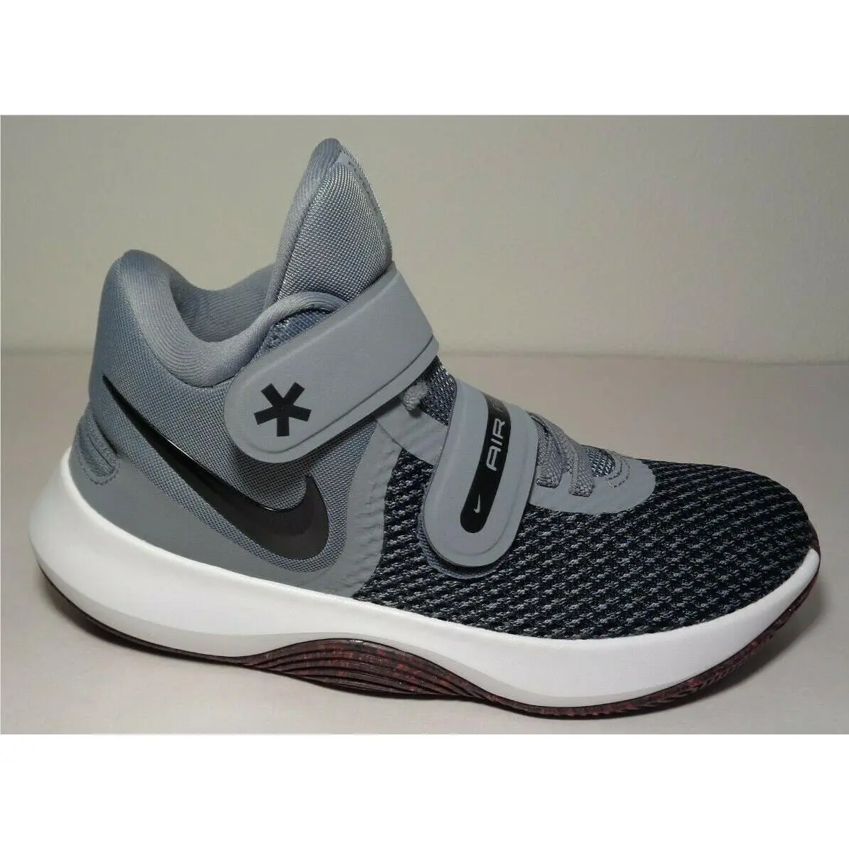 Nike shoes - Gray (UPC: 884751565656) 0
