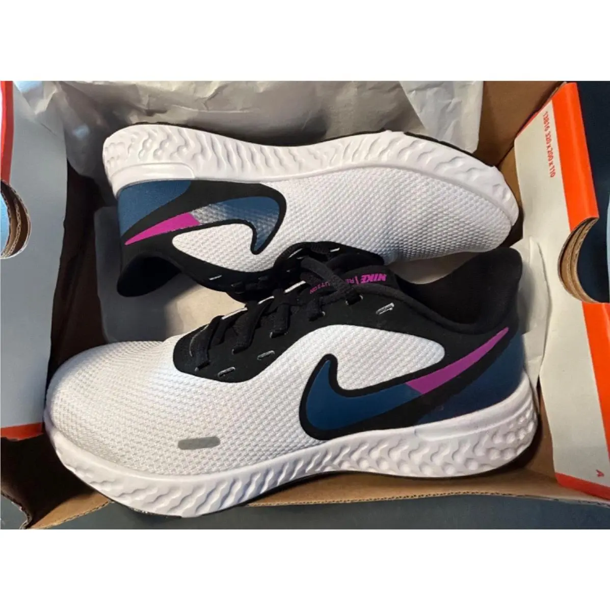 Nike Revolution 5 BQ3207-102 Womens Size 8 Running Shoes White Blue Sneakers