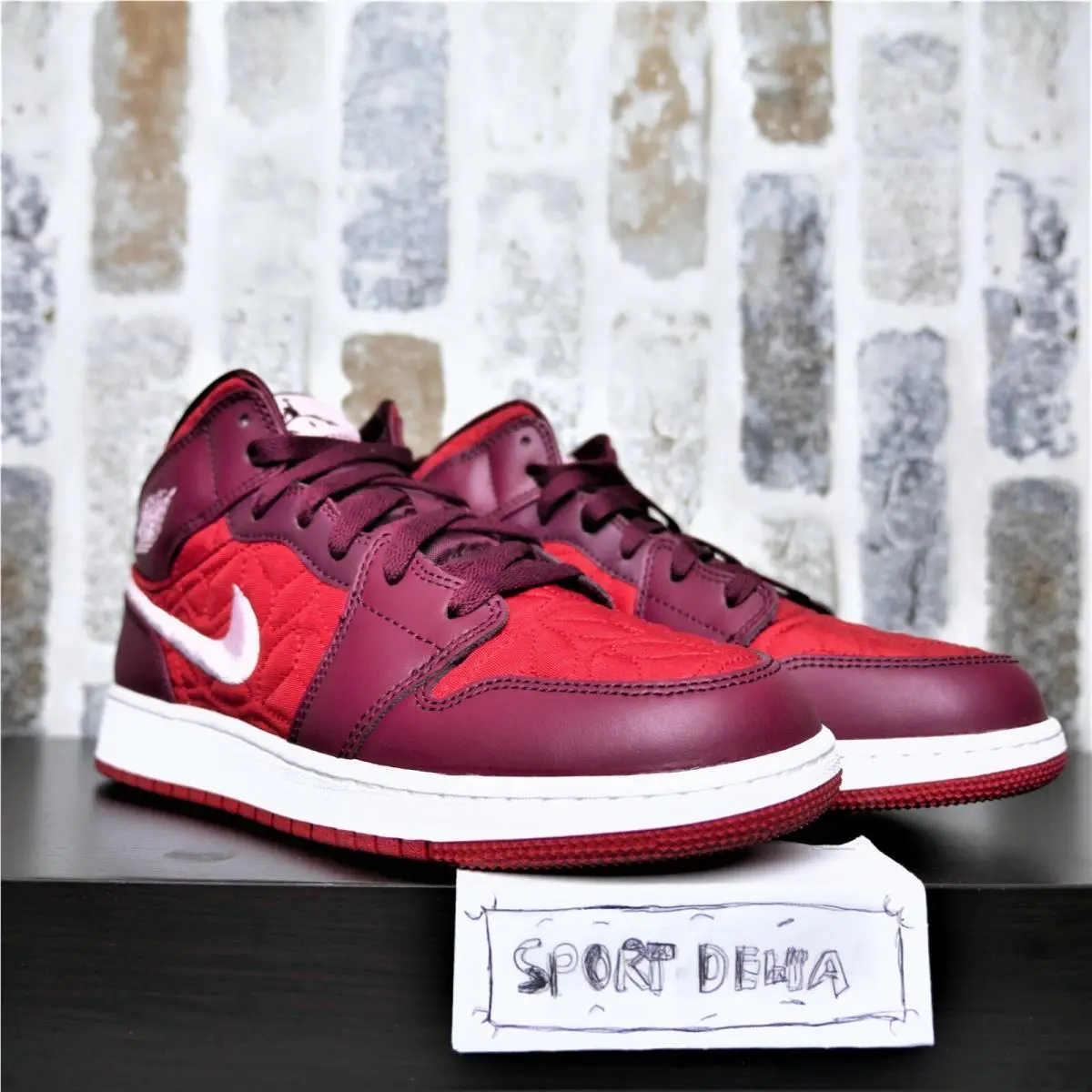 Nike Air Jordan 1 Mid SE Red Quilt AV5174-600 GS sz 7Y Deep Red