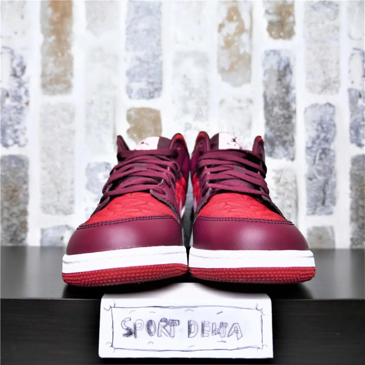 Nike shoes - Jordan 1 - Deep Red 2