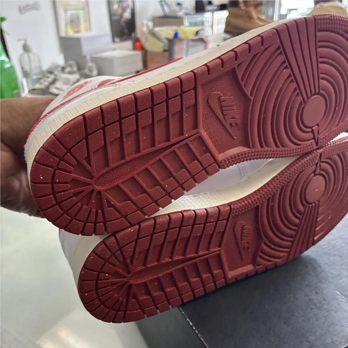 Nike shoes - Jordan 1 - White-Lobster-Dune Red 9