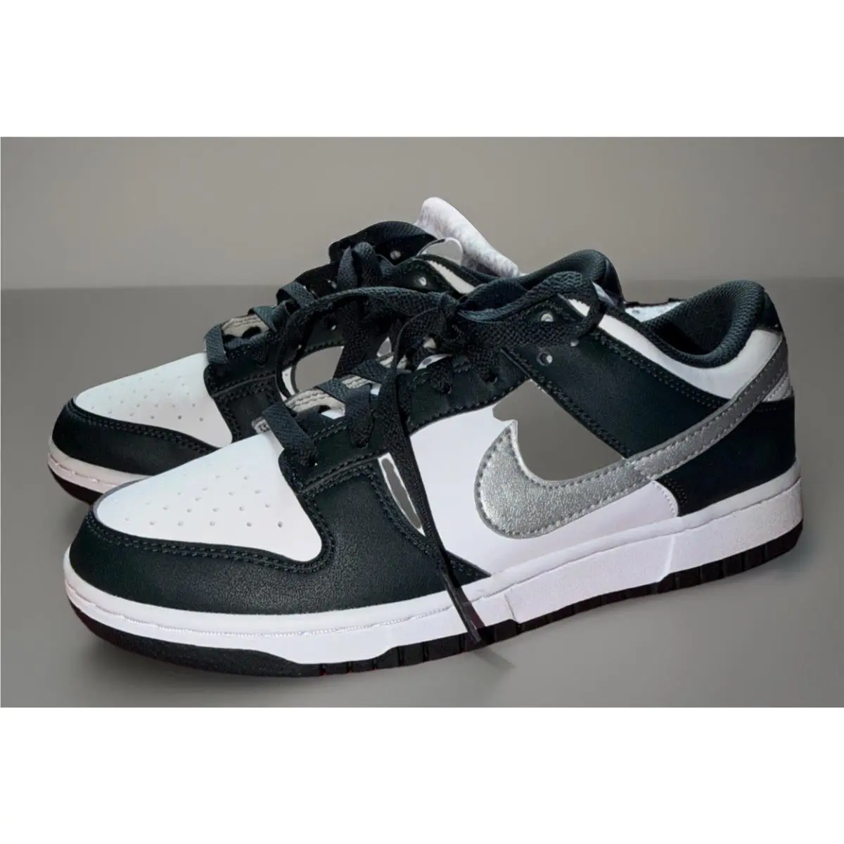 Women’s Nike Dunk Low Black/white/silver Sneakers Sz 8 M