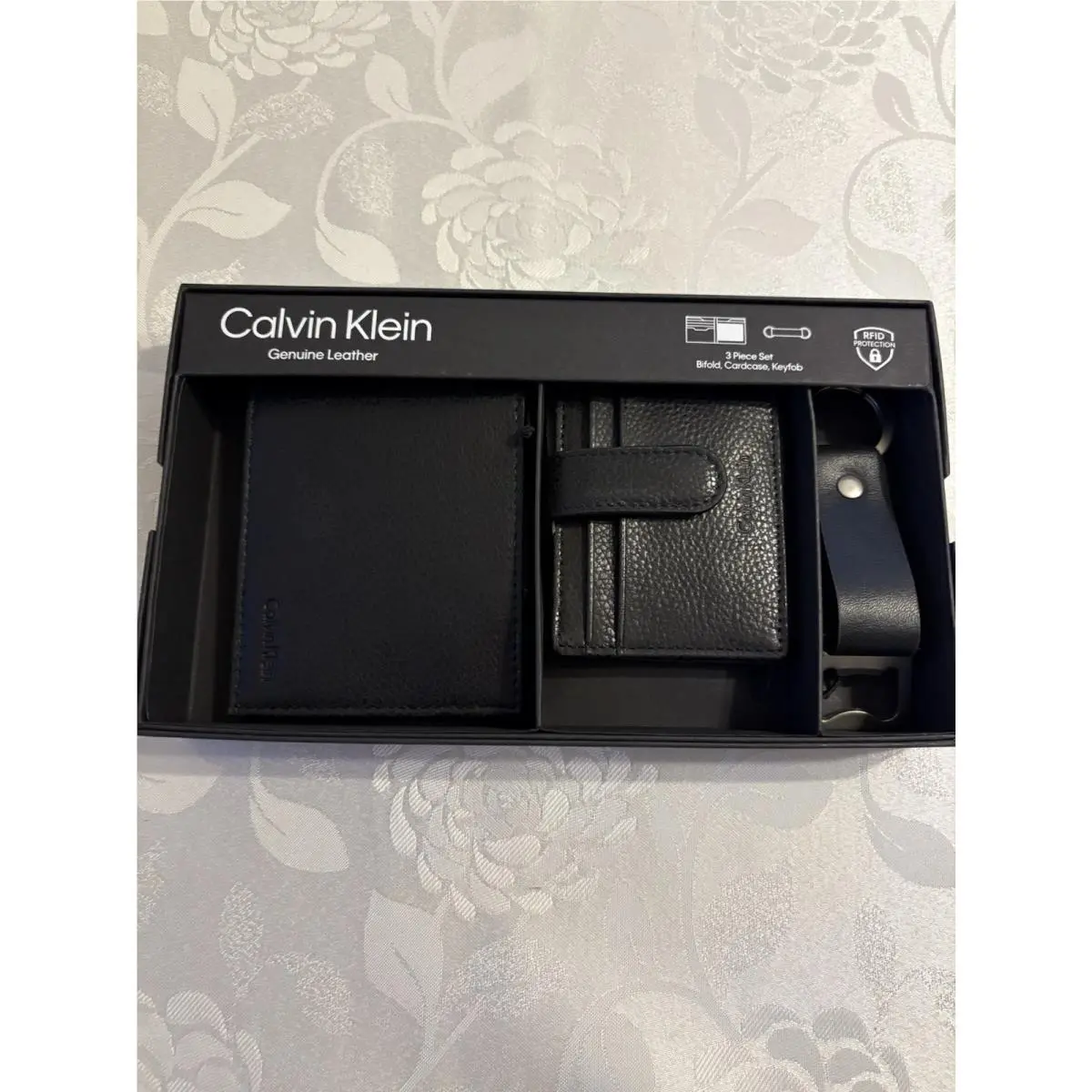 Calvin Klein Men’s 3 Piece Wallet Set Wallet Card Holder Bottle Set
