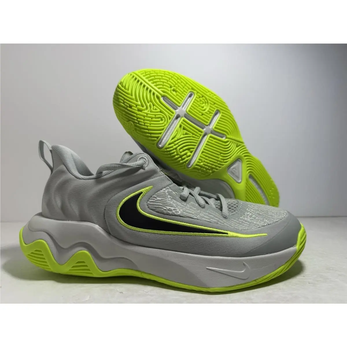 Nike Giannis Immortality 4 Light Silver Volt Black GS IH7664-002 Youth Size 5.5