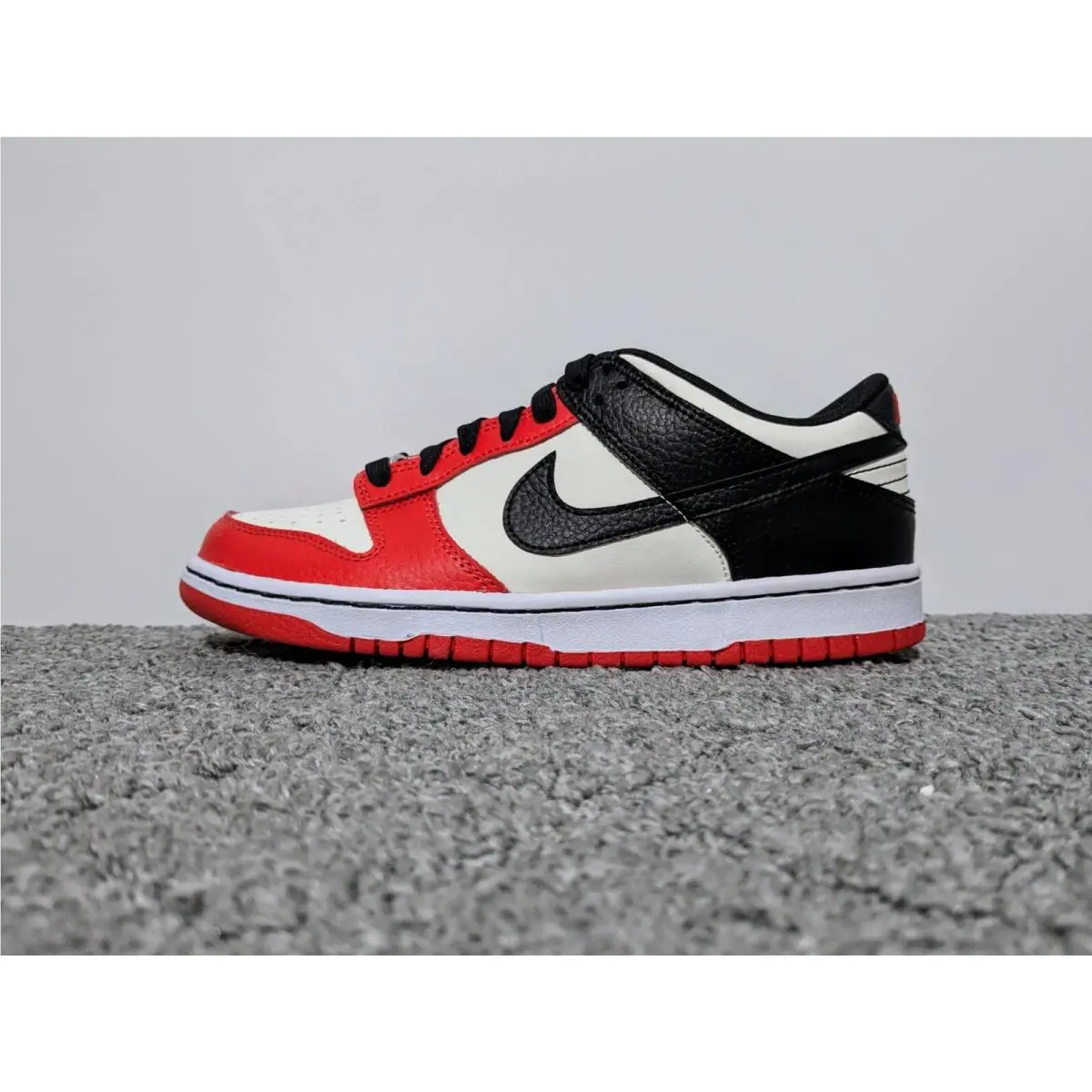 Nike Dunk Low Shoes Emb x Nba 75th Anniversary Chicago GS Size 6Y