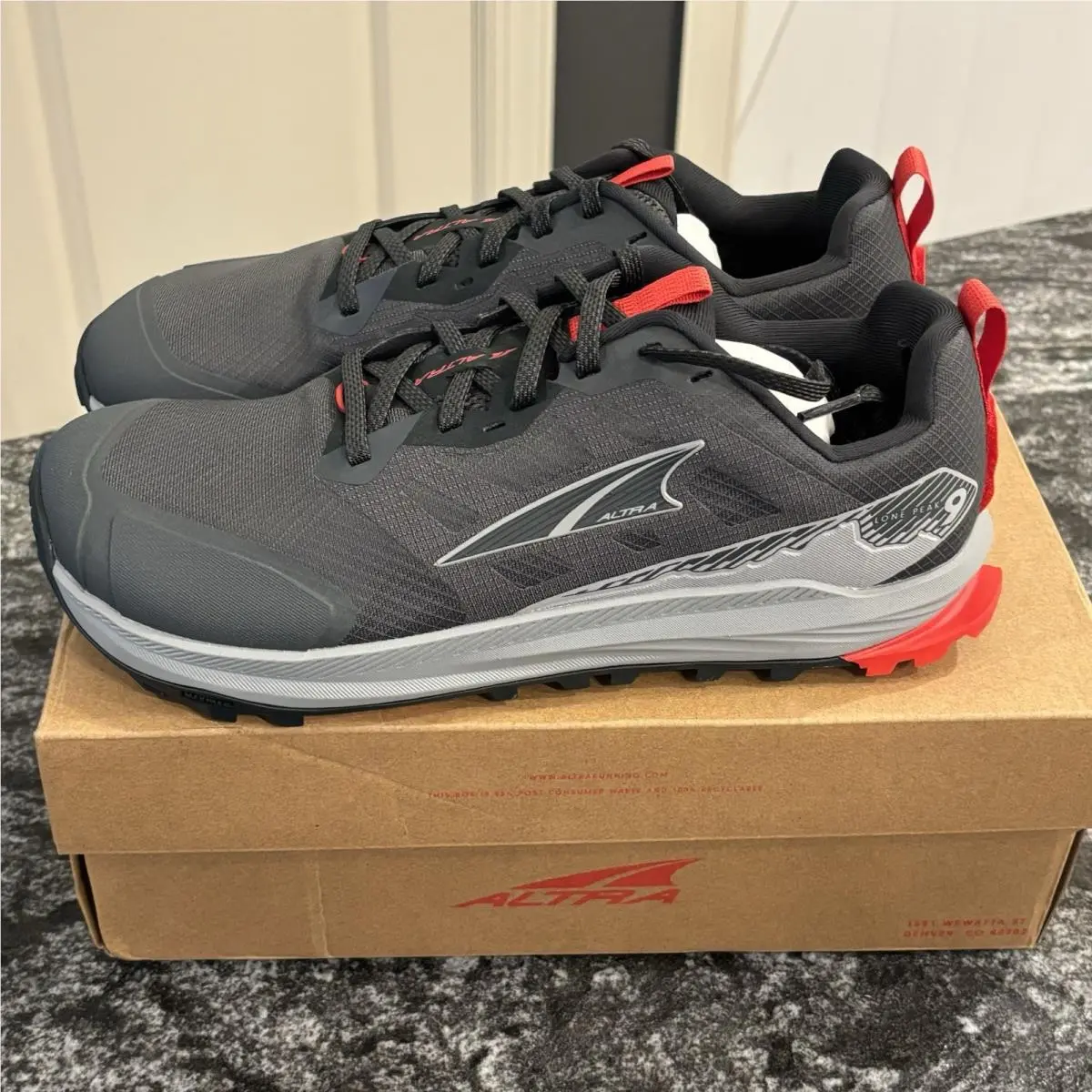 Altra Lone Peak 9 Men’s Low Top Trail Running Sneakers Size 10M Dark Shadow