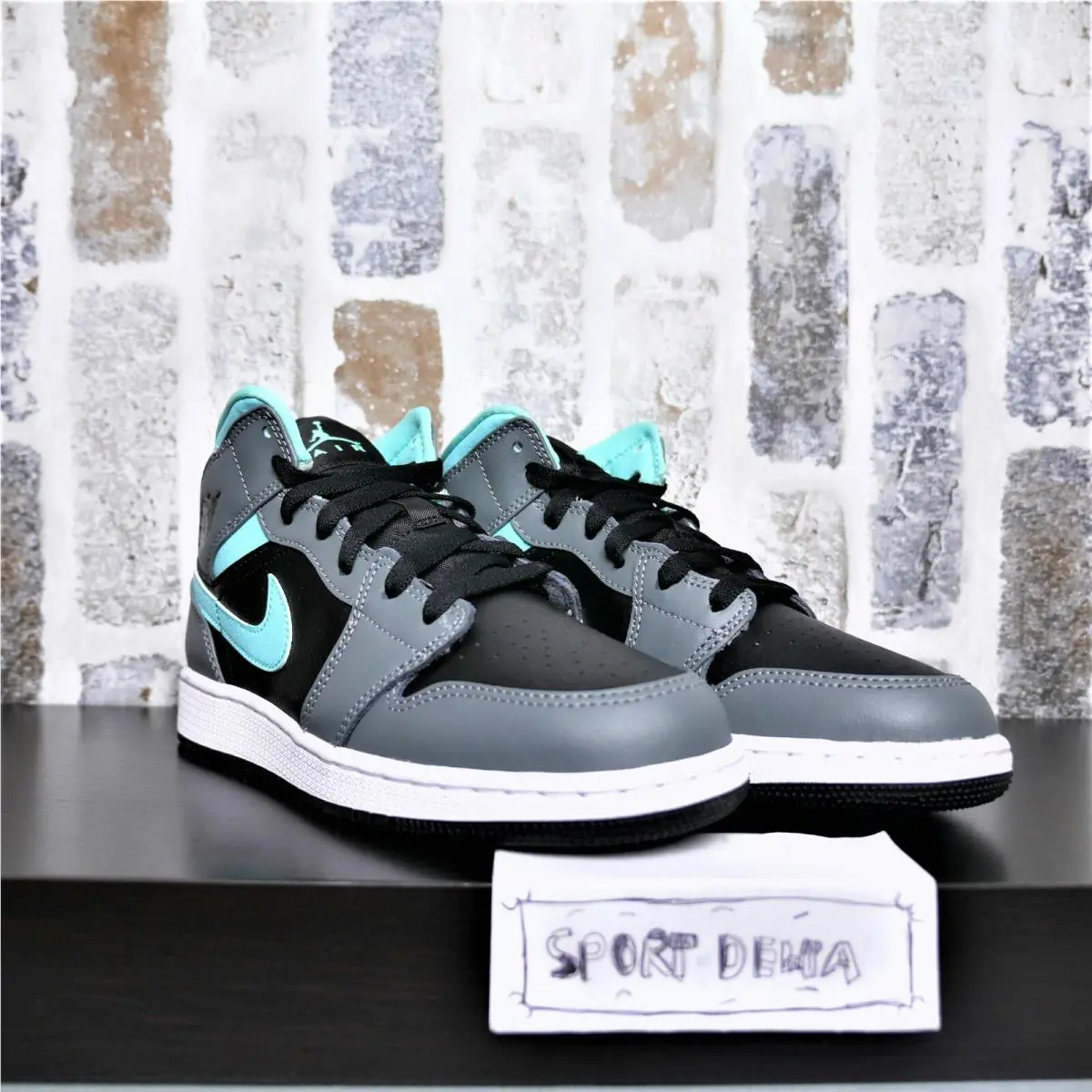 Nike Air Jordan 1 Mid Grey Aqua 554725-063 Grade School GS sz 5.5Y