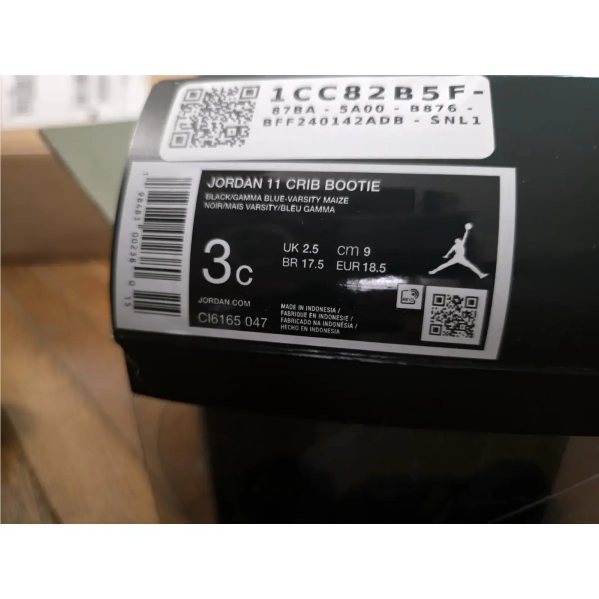 Nike shoes - Air Jordan 11 - Air - Black 1