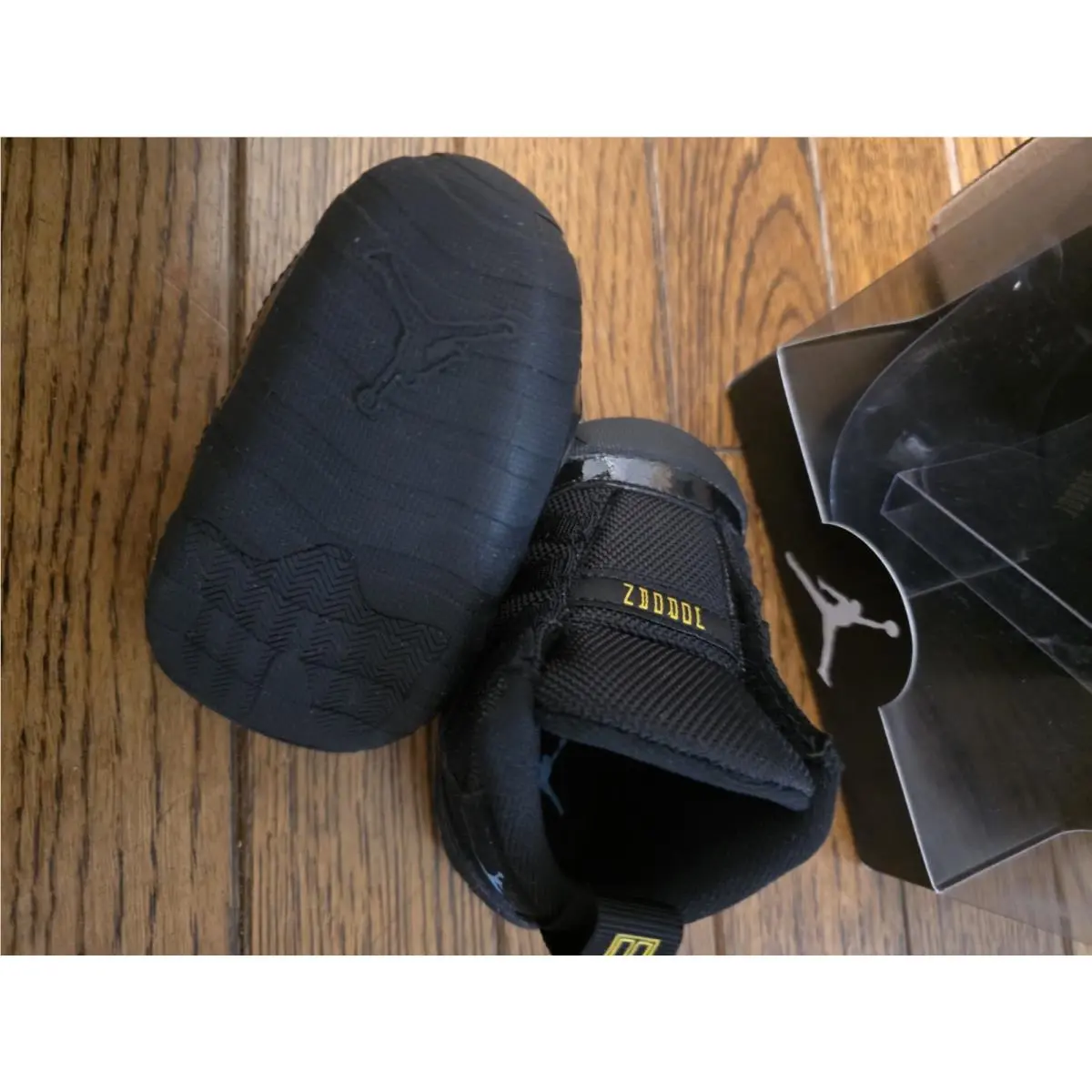 Nike shoes - Air Jordan 11 - Air - Black 3