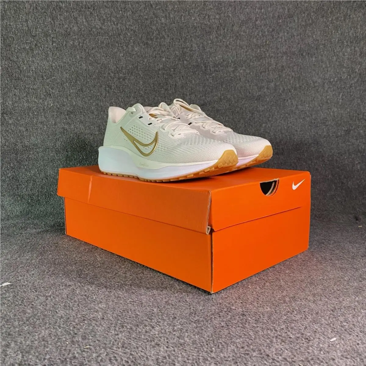 Nike Quest 6 Phantom Metallic Gold Womens Size 6 Running Sneakers FD6034-003