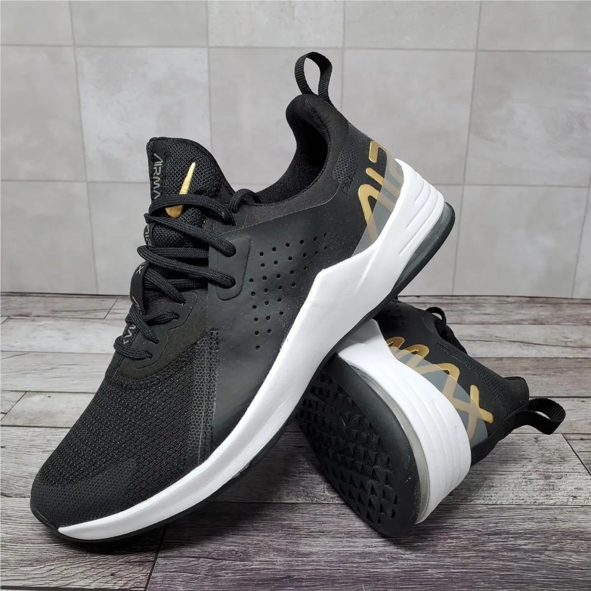 Nike Air Max Bella TR3 Black/gold Women’s Size 8 Sneakers CJ0842-005