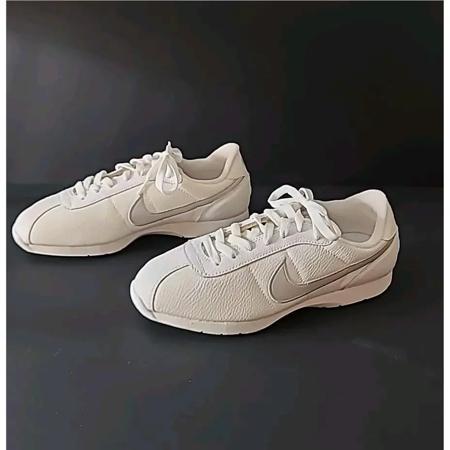 Nike Stamina Sneaker Women`s 9 White Gray Athletic Shoes Cheer Tennis 172018-102