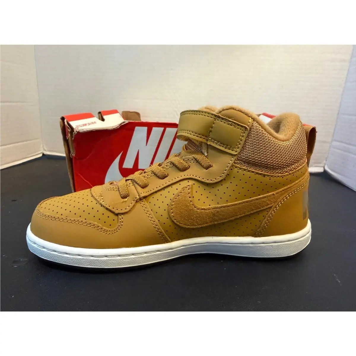 Size Boys 2.5Y Nike Court Borough Winter Mid Brown Psv
