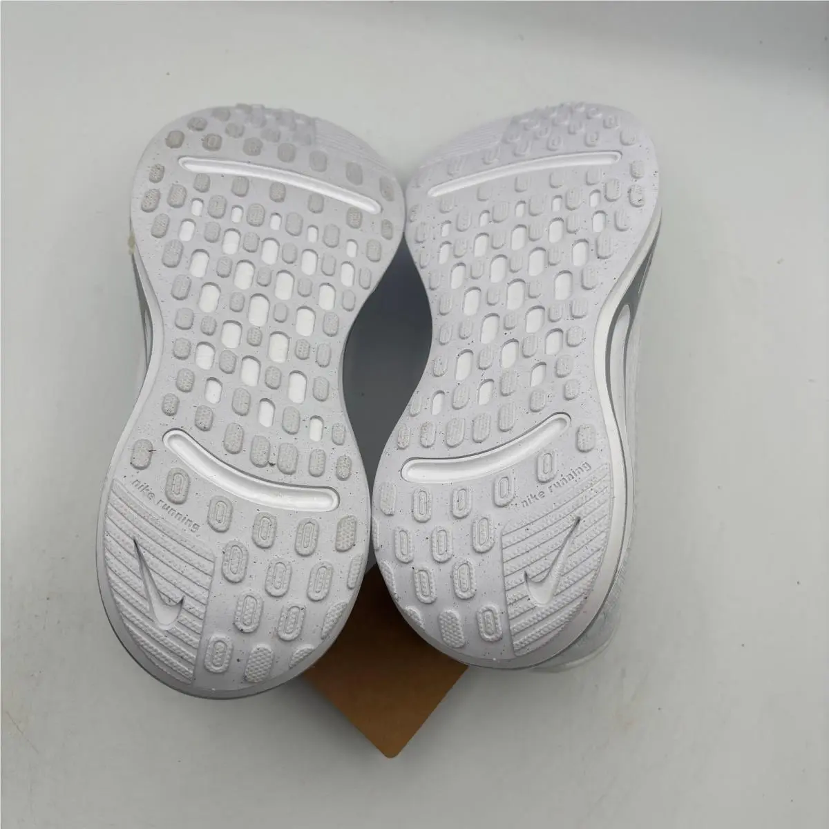 Nike shoes - Nike Journey Run - Journey Run - White 4