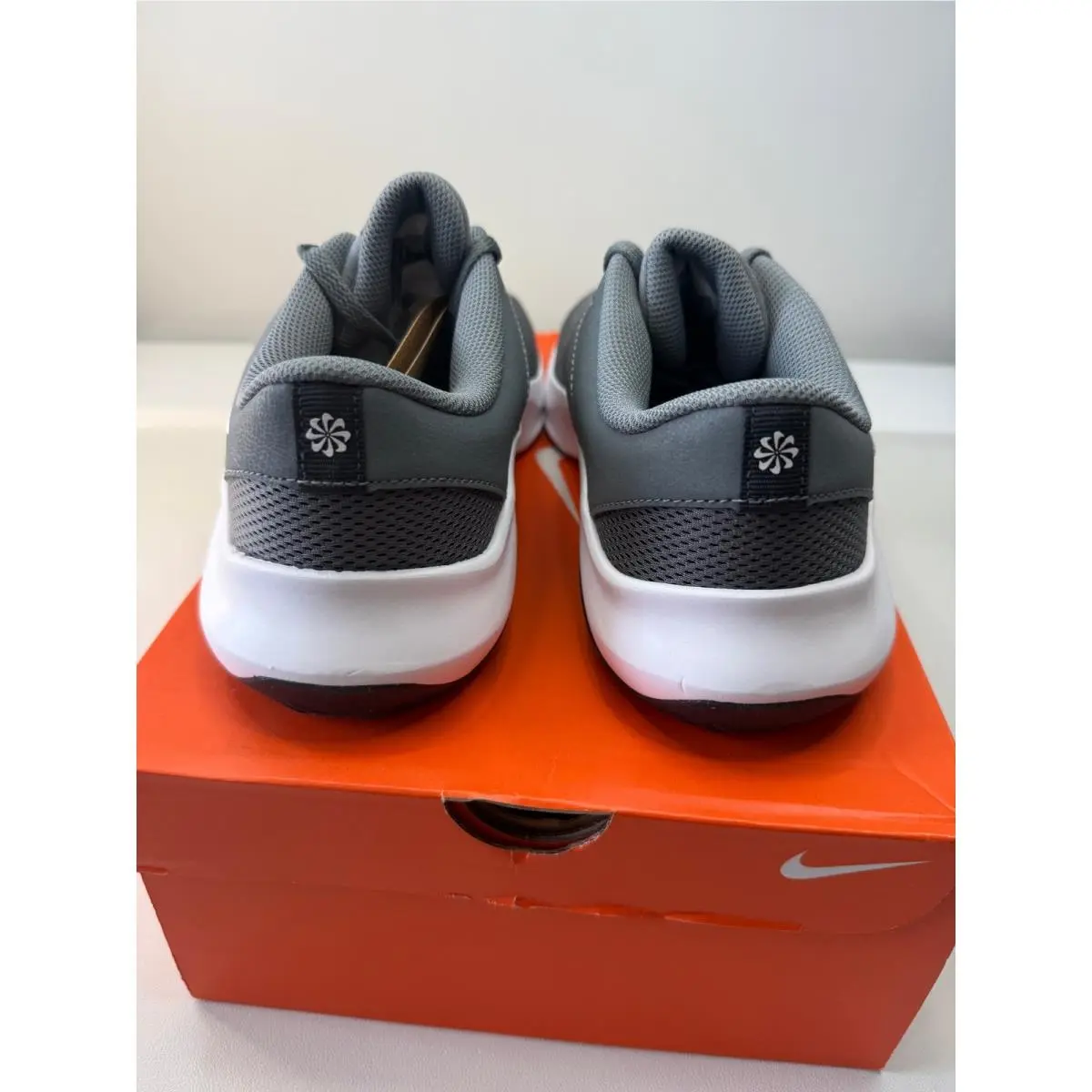 Nike shoes - Legend Essential 3 NN - Legend Essential - Gray 5