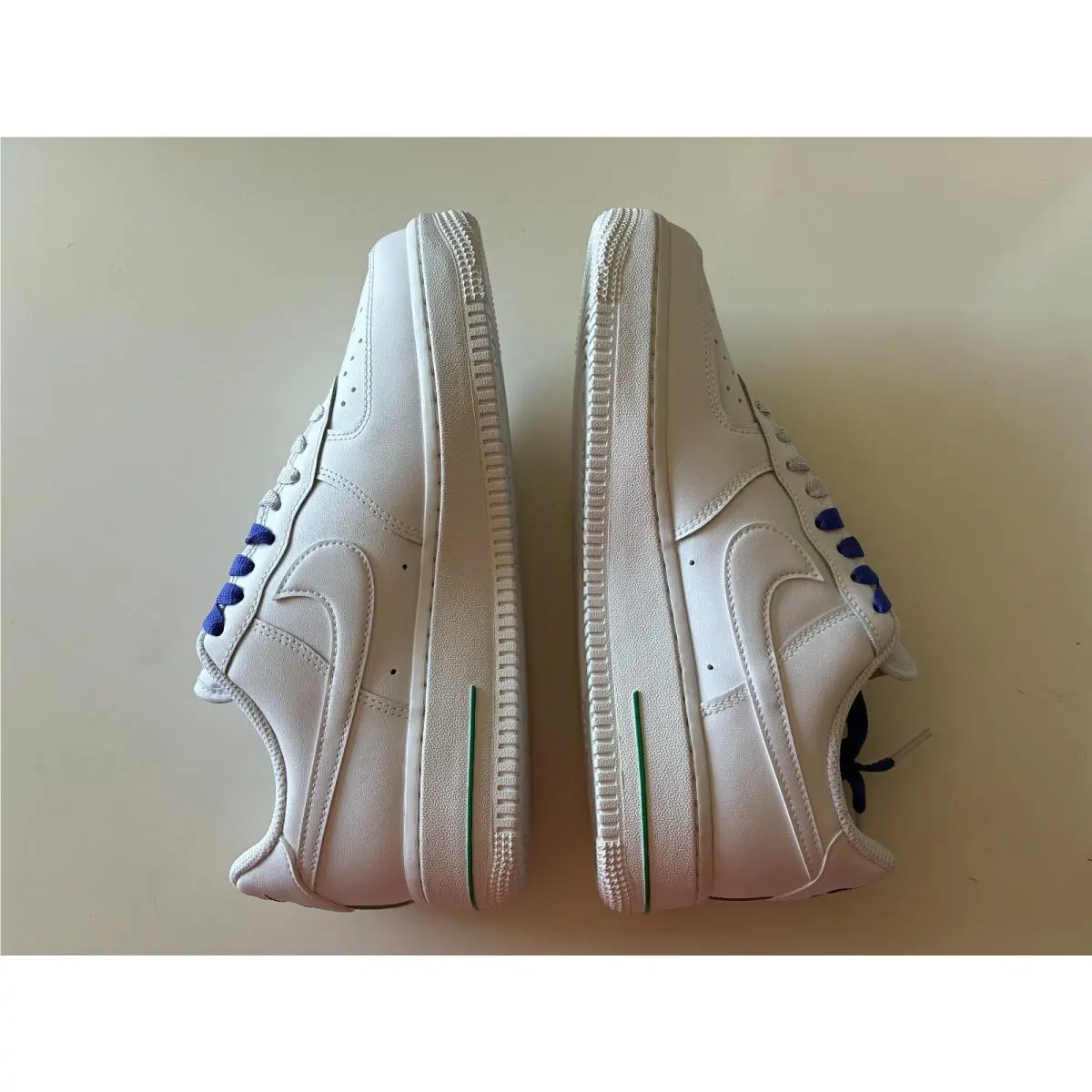 Nike shoes - White (UPC: 198730351506) 2