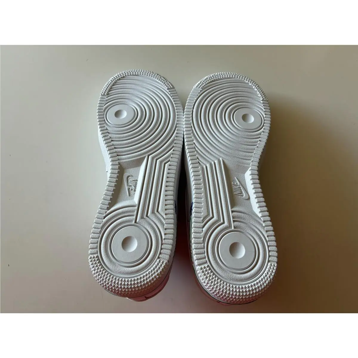 Nike shoes - White (UPC: 198730351506) 4