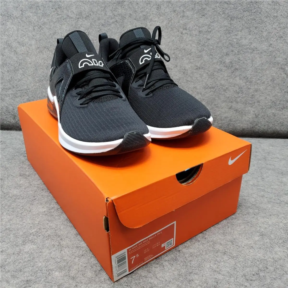 Nike Shoes Women`s Size 7.5 Black Air Max Bella TR 5 Sneakers DD9285-010