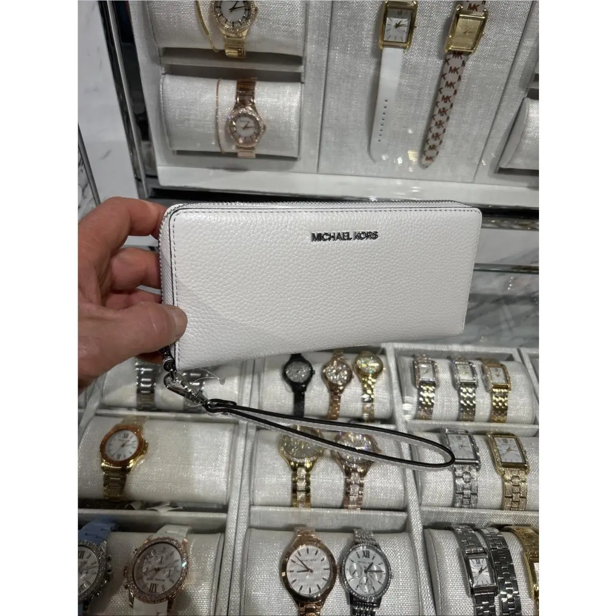 Michael Kors Women Large Long Zip Around Wallet Wristlet White Clutch Leather MK