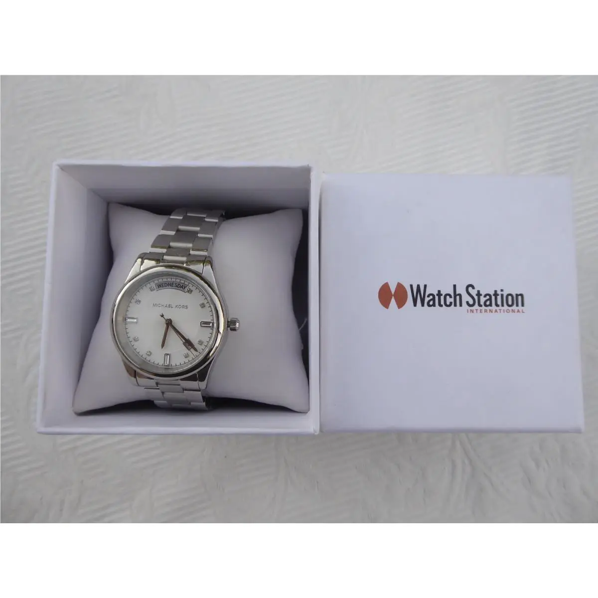 Michael Kors MK6067 Colette Women`s Analog Dial Quartz Watch 33mm