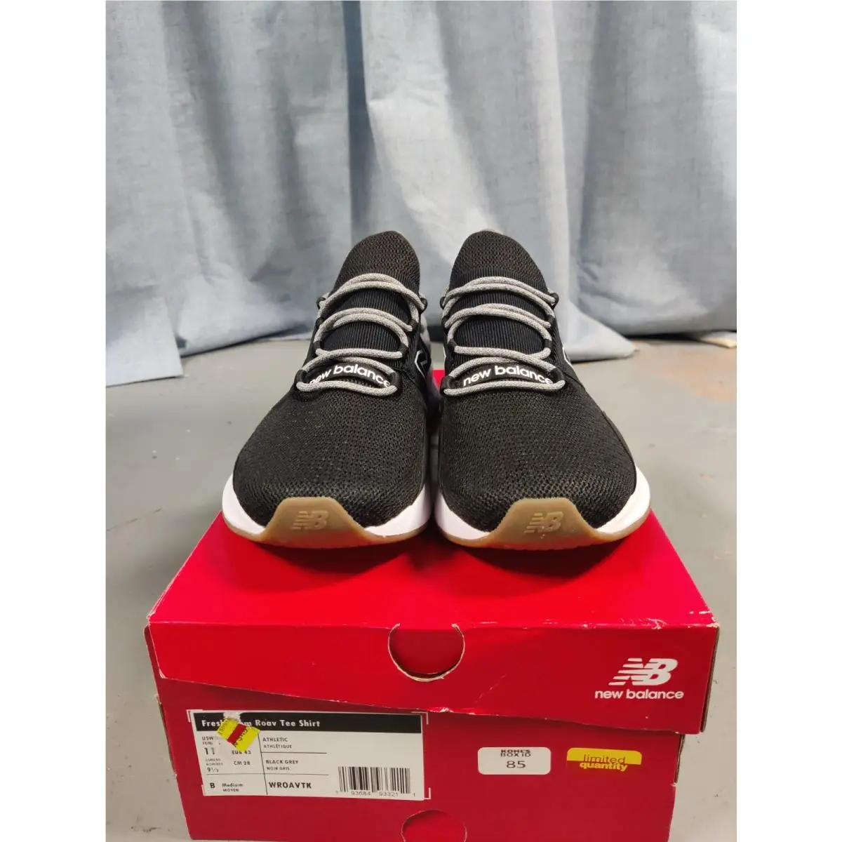 New Balance Women’s Fresh Foam Roav Running Shoe Size 11. Black/gray