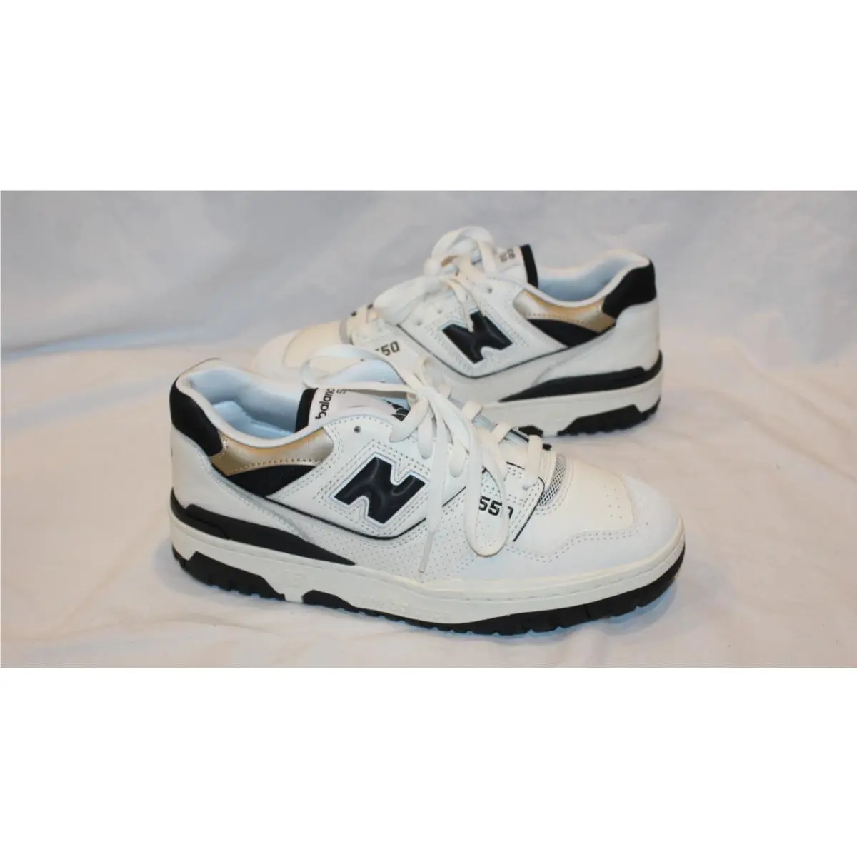 New Balance 550 Men`s White Black Leather Athletic Sneakers New SZ 8