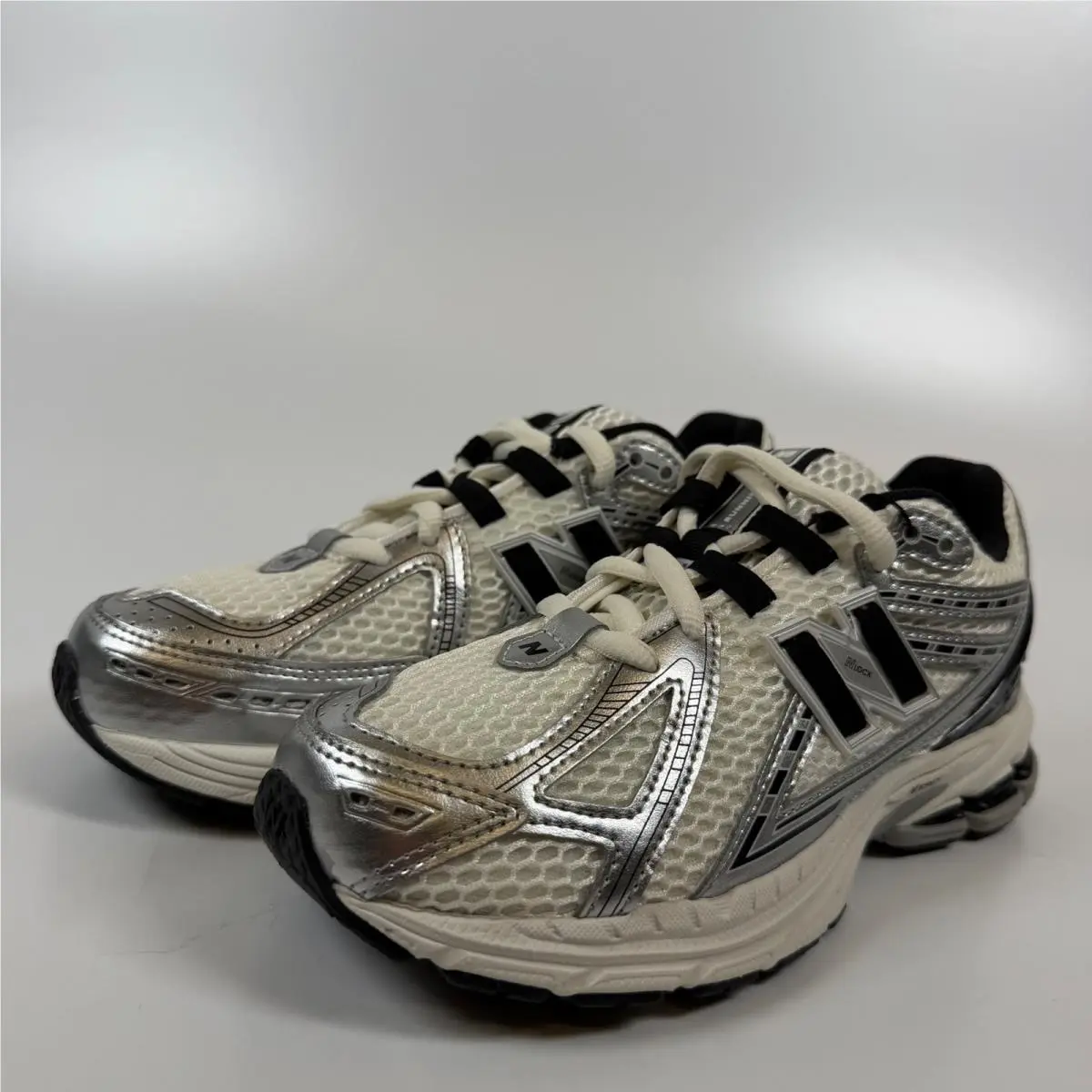 New Balance 1906R Silver Metallic Black GS Kids Running Shoes GC1906ER Size 5Y